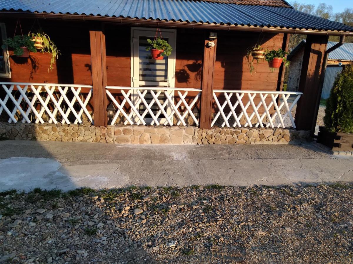 Villa Domek Na Prerii Ustrzyki Dolne Exterior foto